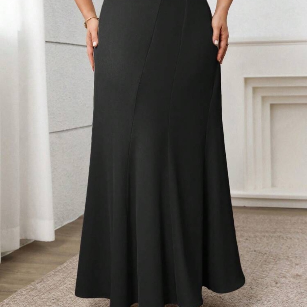 Elegant Black Women's Skirt - Picture 4 of 4